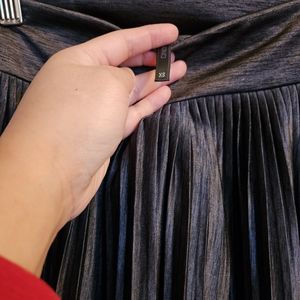 Pleated shiny Grey skirt